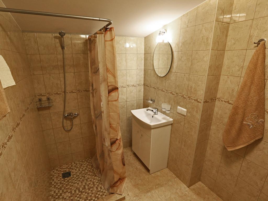 Juro Guest House Шяуляй Экстерьер фото