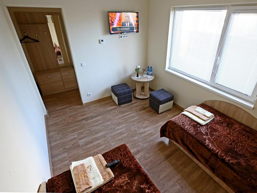 Juro Guest House Шяуляй Экстерьер фото